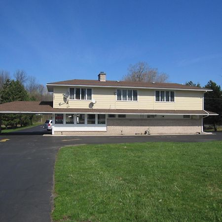 Budget Inn Fairport Exterior photo