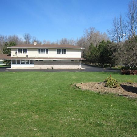Budget Inn Fairport Exterior photo